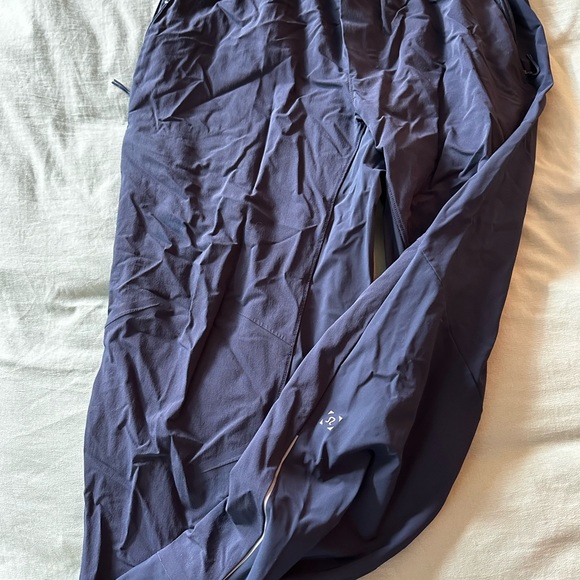 Like new lululemon pant lot (size small) - Picture 4 of 4